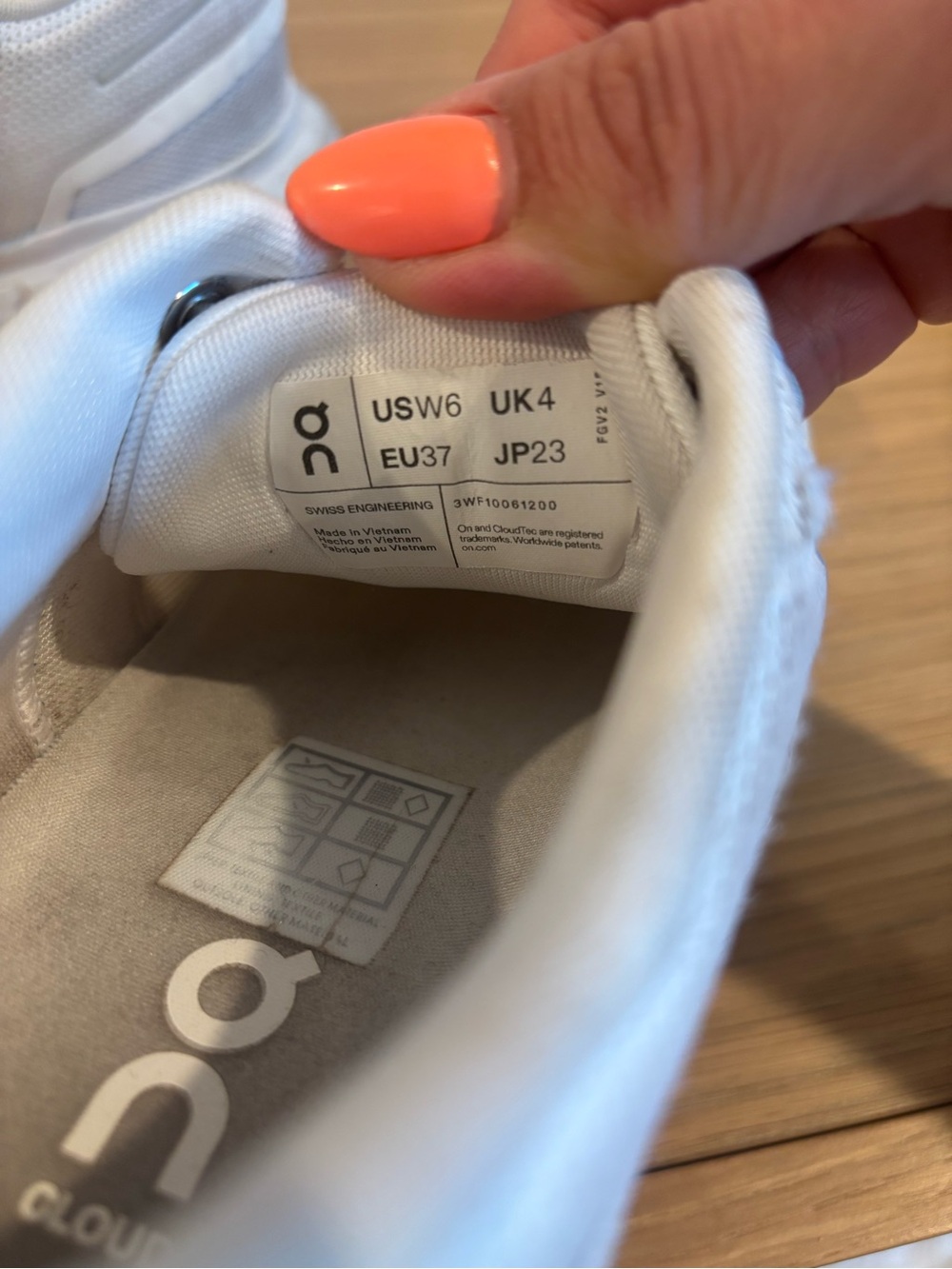 On Cloud Women’s Size 6 Athletic Running Shoes - Light Gray/White - Picture 3 of 6